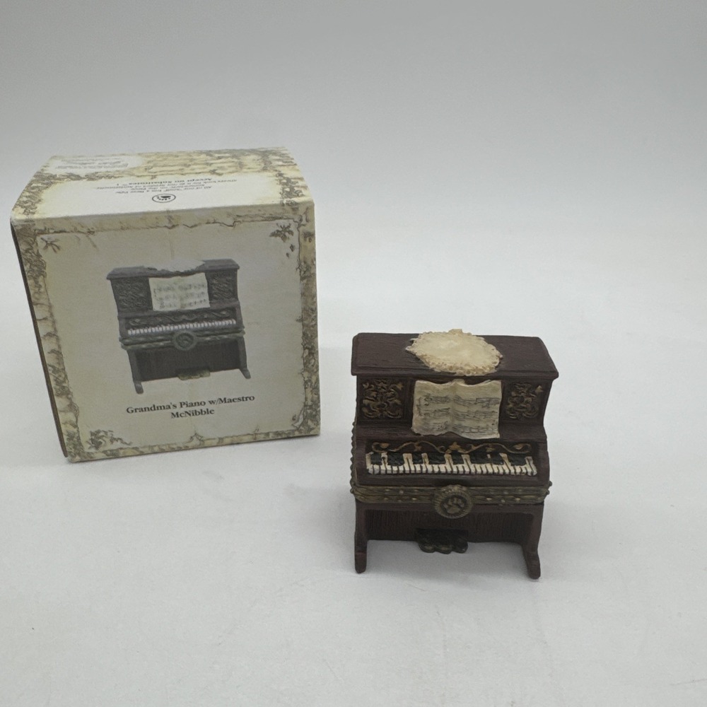 Boyds Treasure Box Grandma's Piano w/Maestro McNibble 392143